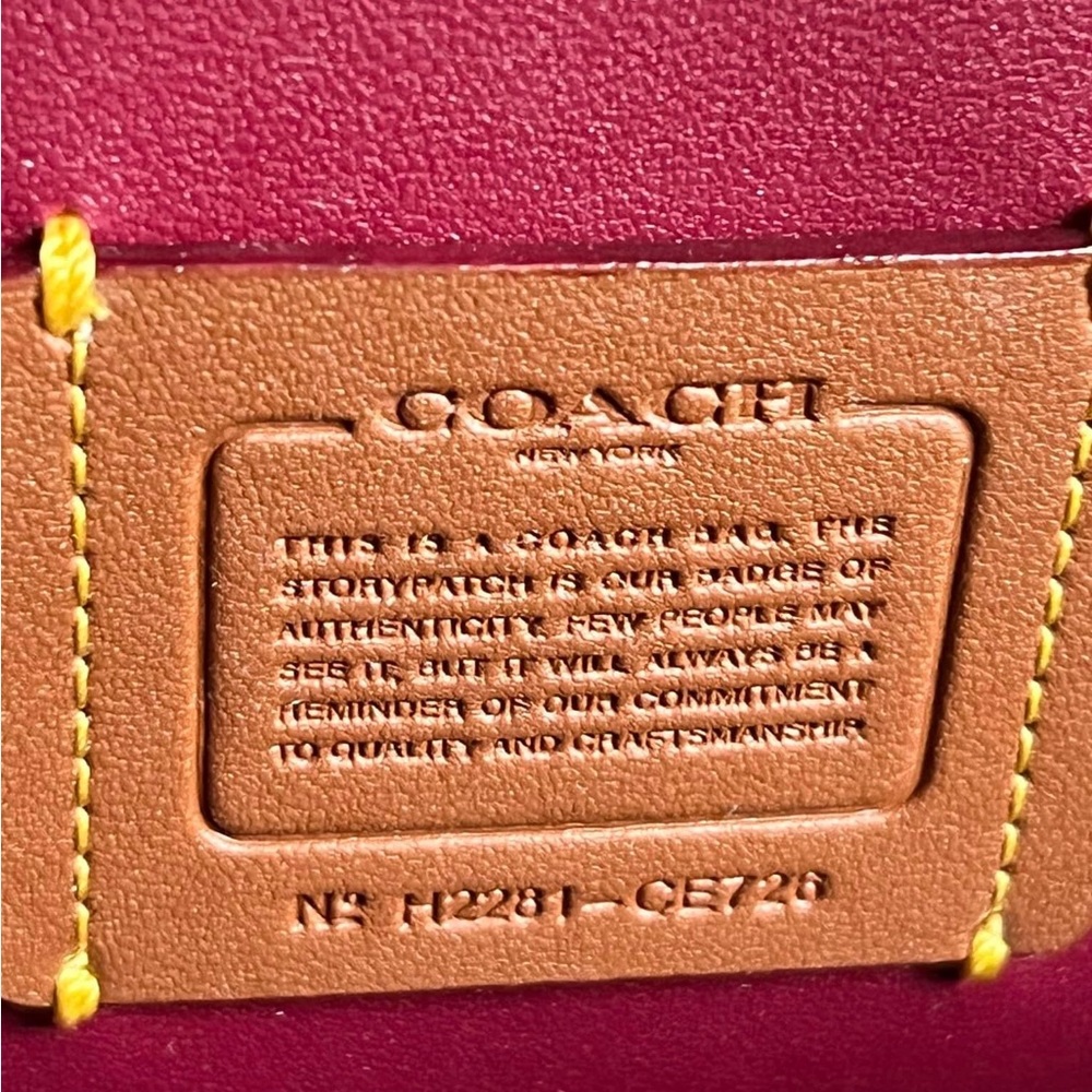 CE726 - Coach Heart Crossbody in Signature Canvas - Picture 9 of 12